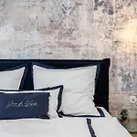 Apartmán New Design & High Standard From 16th Century In Old Town-free Parking