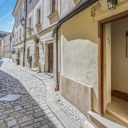 New Design & High Standard From 16th Century In Old Town-free Parking Apartment *