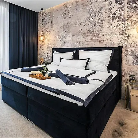 New Design & High Standard From 16th Century In Old Town-free Parking Pressburg