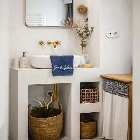 New Design & High Standard From 16th Century In Old Town-free Parking *