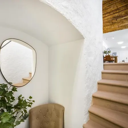 New Design & High Standard From 16th Century In Old Town-free Parking