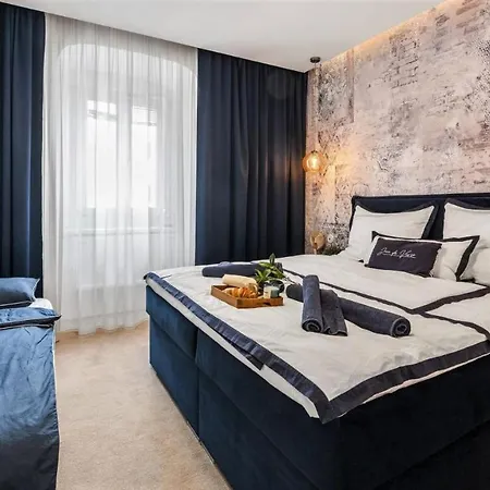 New Design & High Standard From 16th Century In Old Town-free Parking Apartment Pressburg
