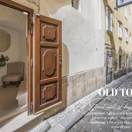 New Design & High Standard From 16th Century In Old Town-free Parking Apartmán