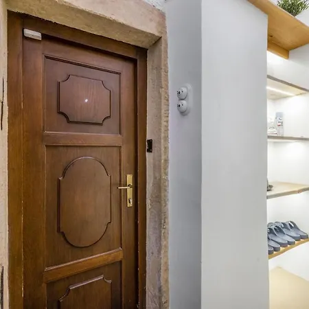 New Design & High Standard From 16th Century In Old Town-free Parking