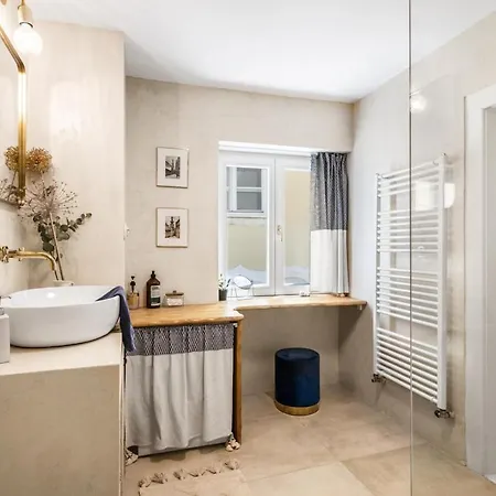 New Design & High Standard From 16th Century In Old Town-free Parking