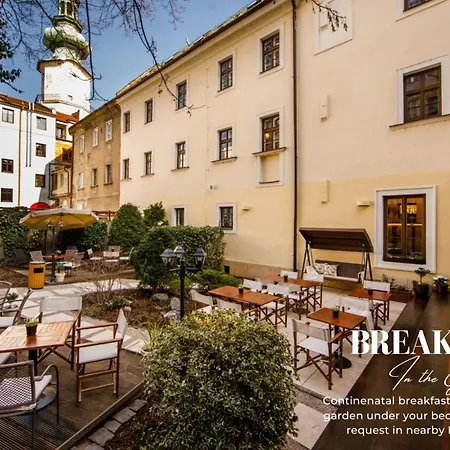 New Design & High Standard From 16th Century In Old Town-free Parking Apartmán