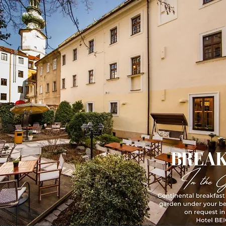 New Design & High Standard From 16th Century In Old Town-free Parking Apartmán