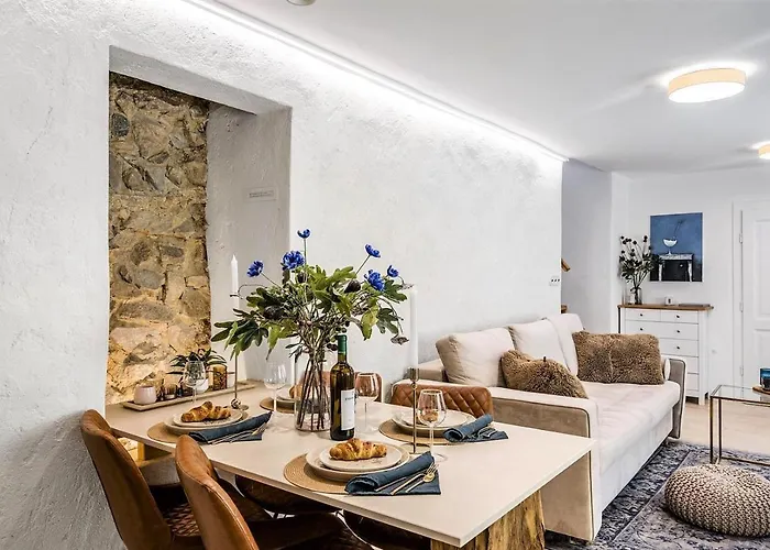 New Design & High Standard From 16th Century In Old Town-free Parking Apartamento *