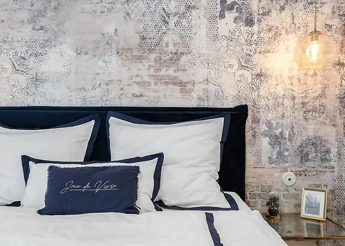 Apartamento New Design & High Standard From 16th Century In Old Town-free Parking