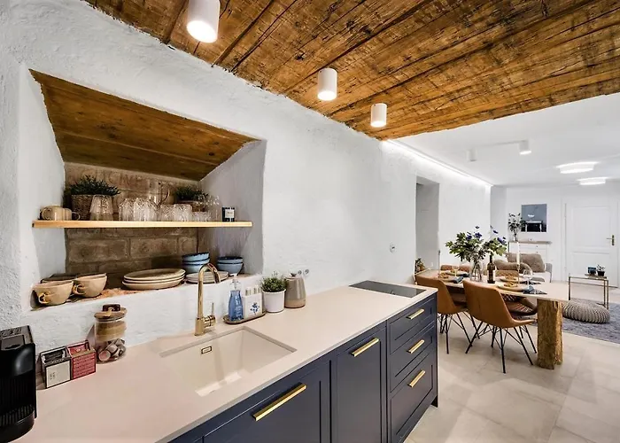 New Design & High Standard From 16th Century In Old Town-free Parking Apartamento Bratislava