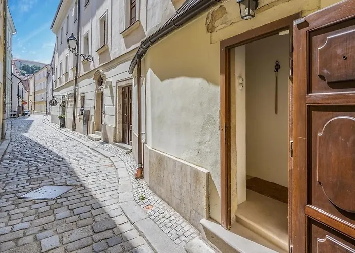Apartamento New Design & High Standard From 16th Century In Old Town-free Parking