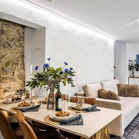 New Design & High Standard From 16th Century In Old Town-free Parking Apartment *