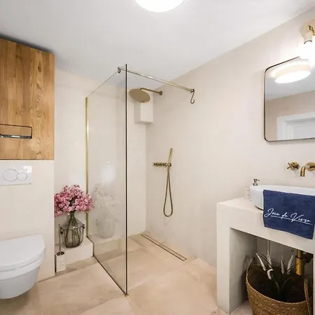 New Design & High Standard From 16th Century In Old Town-free Parking Bratislava